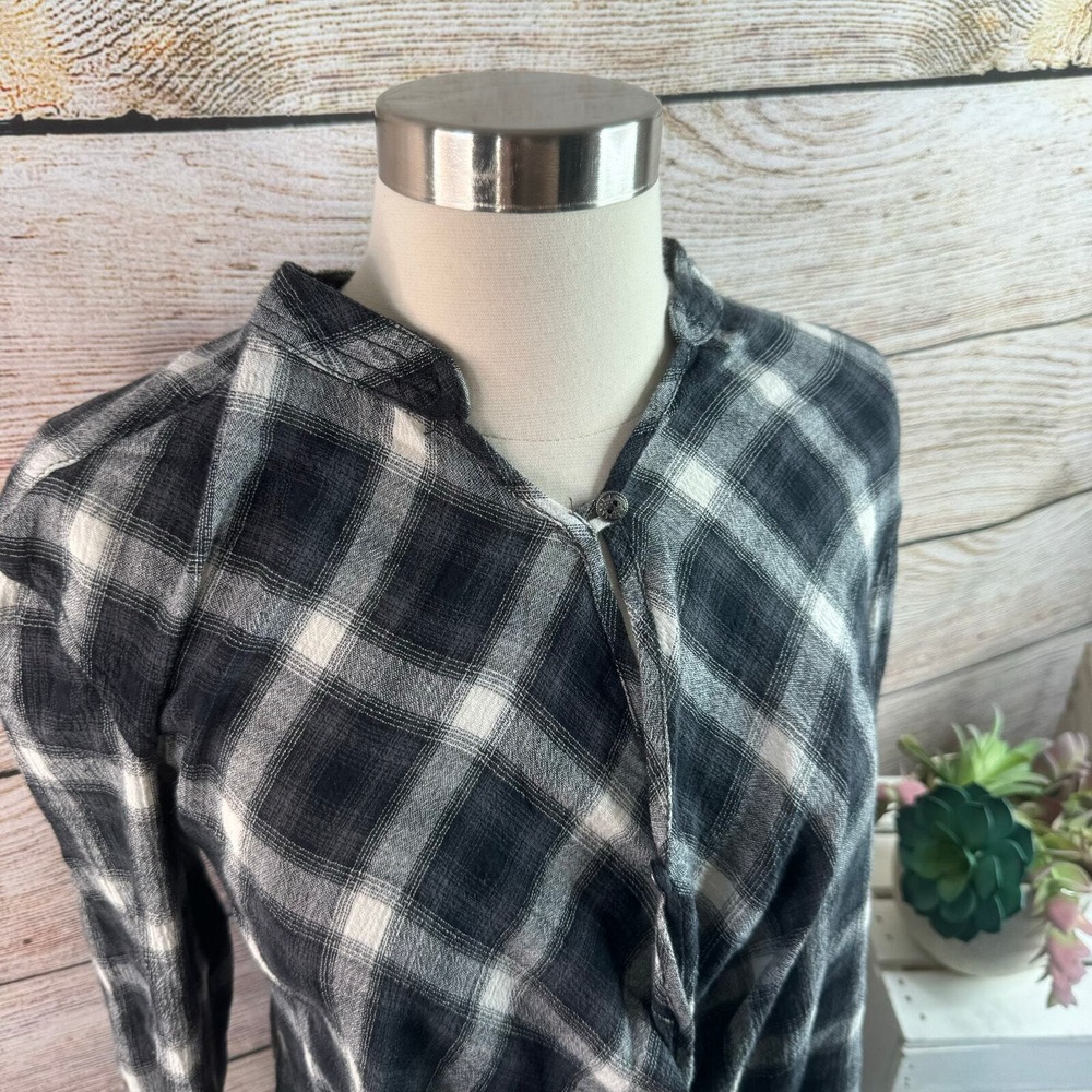 BLANK NYC Grey Black White Plaid Surplice Top Long Sleeves Size Extra Small - Picture 4 of 7